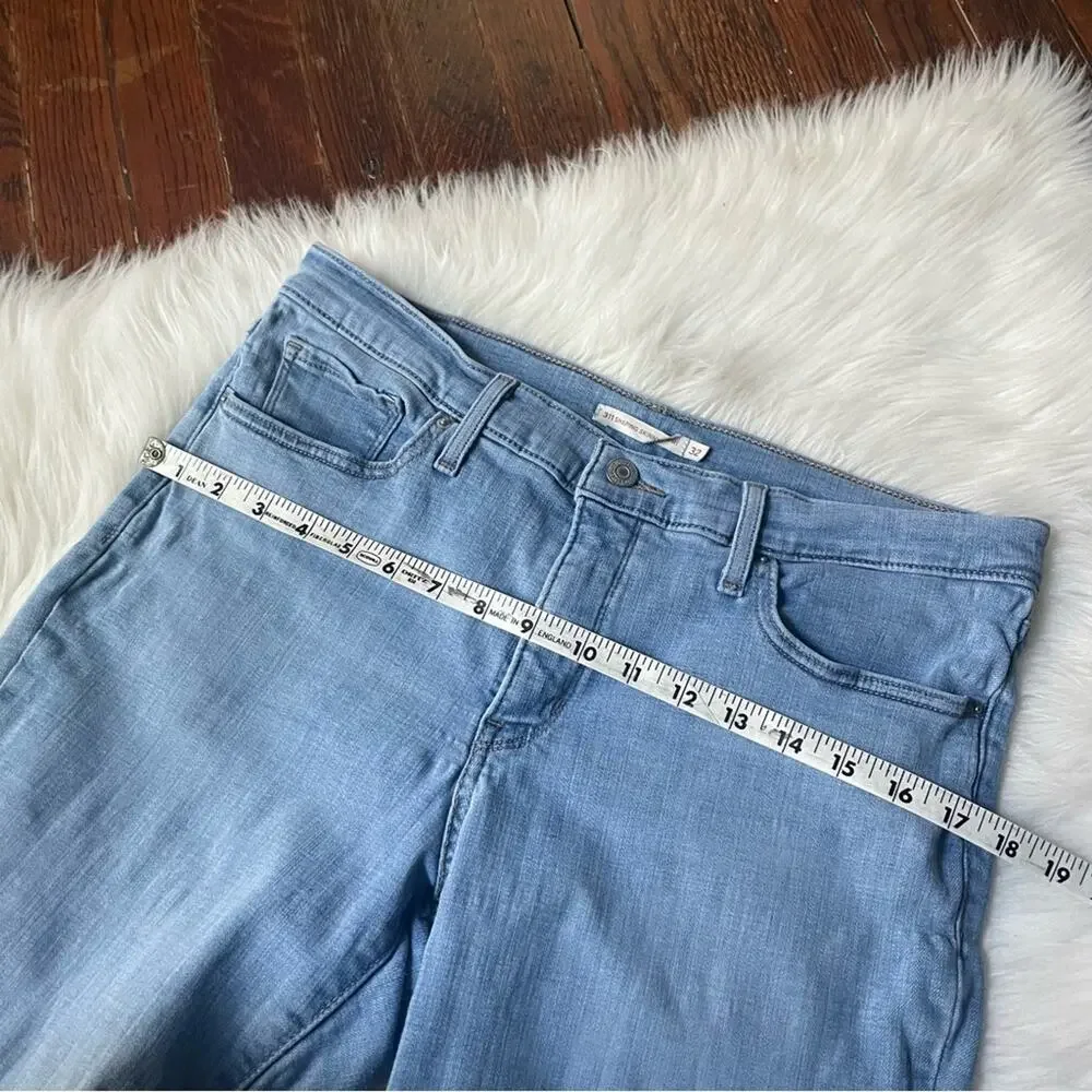 Y2K Levi’s Shaping Skinny Capris Light Wash